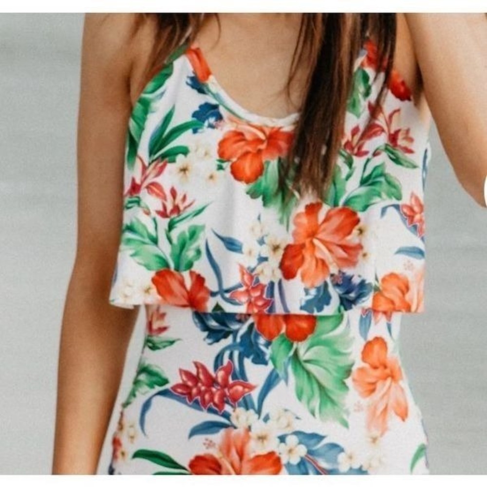 Women's One Piece Floral Swimsuit with Ruffles.‎ Size Large. NEW!